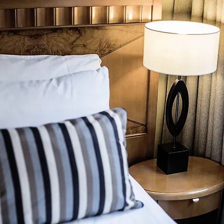 퍼스트 밀레니엄 호텔 3*